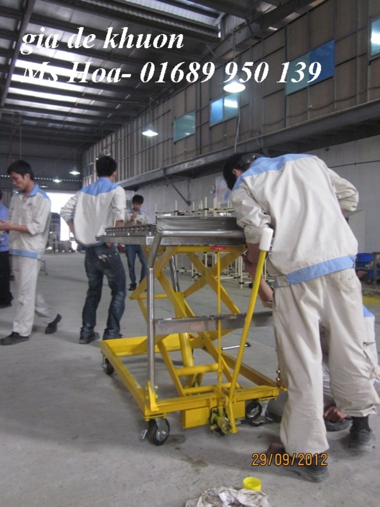 Bàn nâng thủy lực